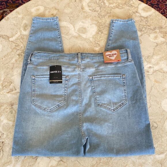 NWT Forever 21 Sculpted High Rise Skinny Light Wash Distressed Jeans - Picture 4 of 14